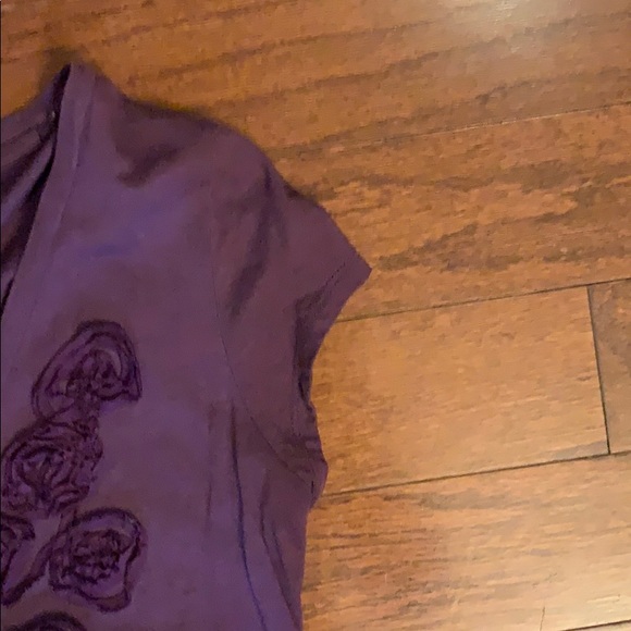 Lauren Conrad Purple Flowered Tee SzS 3/$30 - Picture 2 of 4